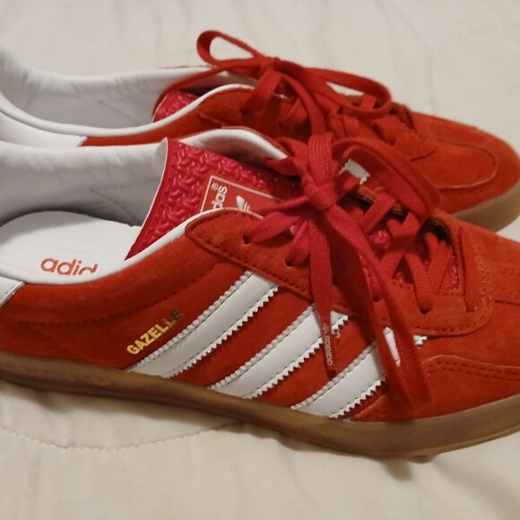 Adidas Gazelle Mens 6/Women's 8 Red Sneakers - Lightly Worn, Excellent Condition - Picture 2 of 6